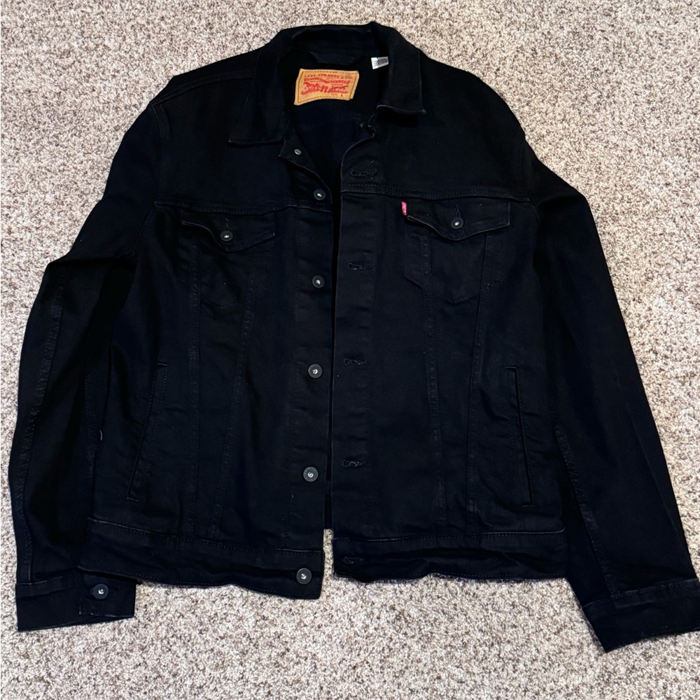 Levis trucker jacket black. Size L